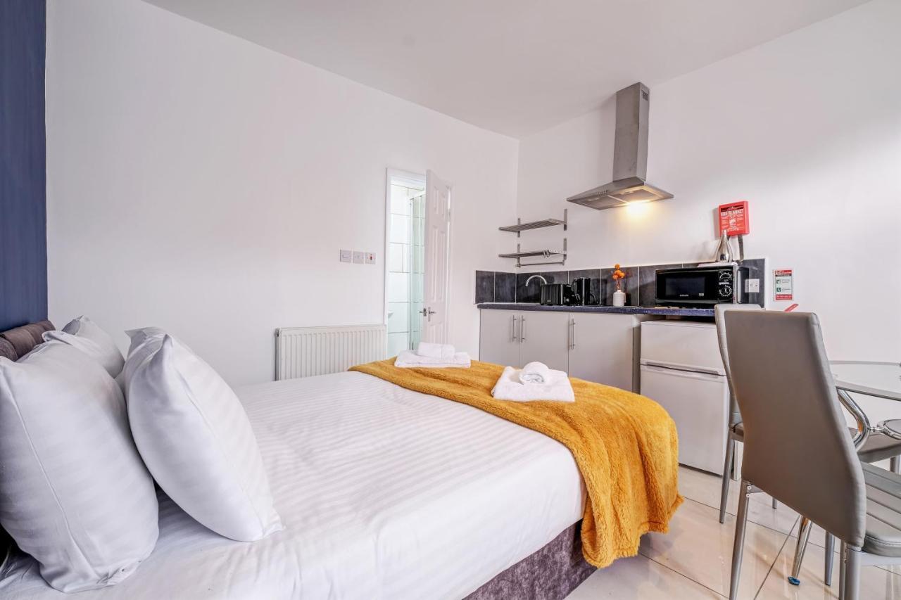Fernbank Rooms Sudbury Hill, Harrow, Self-Contained Studios With En-Suite Harrow on the Hill Exterior photo